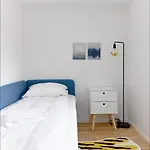 2 Bedroom, View, Light Rail, Appartement *