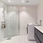 2 Bedroom, View, Light Rail, Appartement