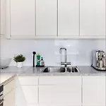 2 Bedroom, View, Light Rail, Appartement