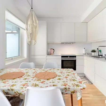 2 Bedroom, View, Light Rail, Appartamento