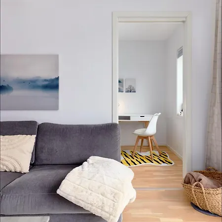 2 Bedroom, View, Light Rail, Leilighet