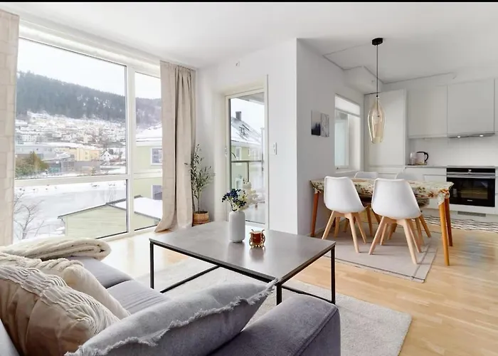 2 Bedroom, View, Light Rail, 公寓 *